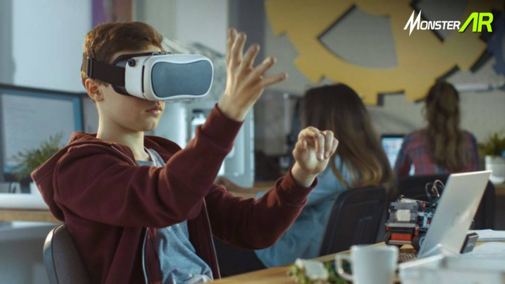 Teknologi AR/VR di Sekolah